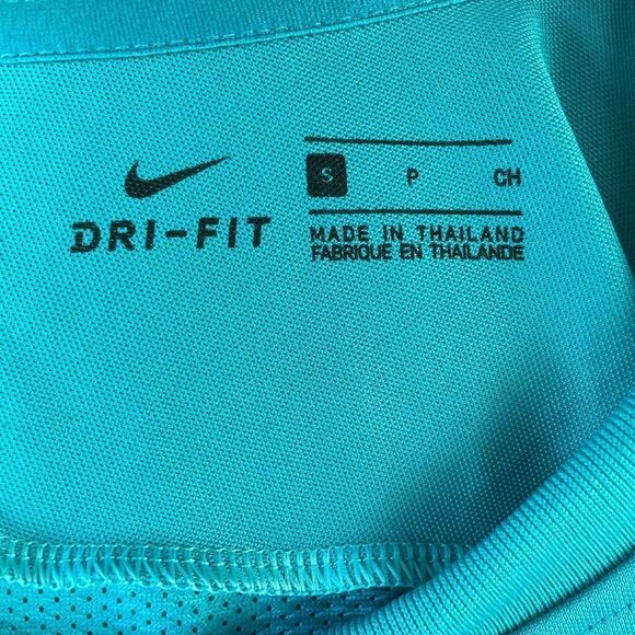 NWT Nike T-Shirt Size S - Picture 7 of 8